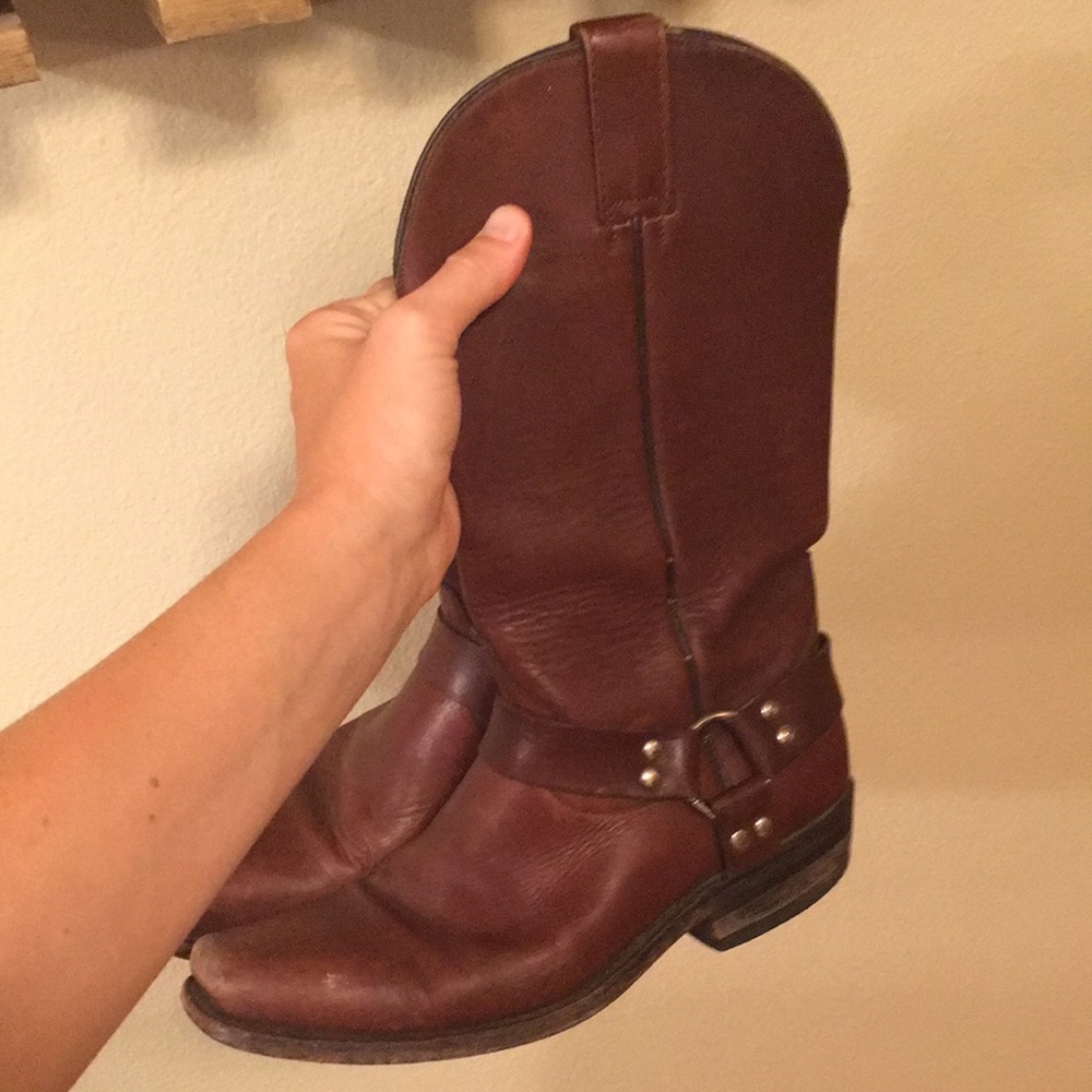 Leather cowgirl boots size 8